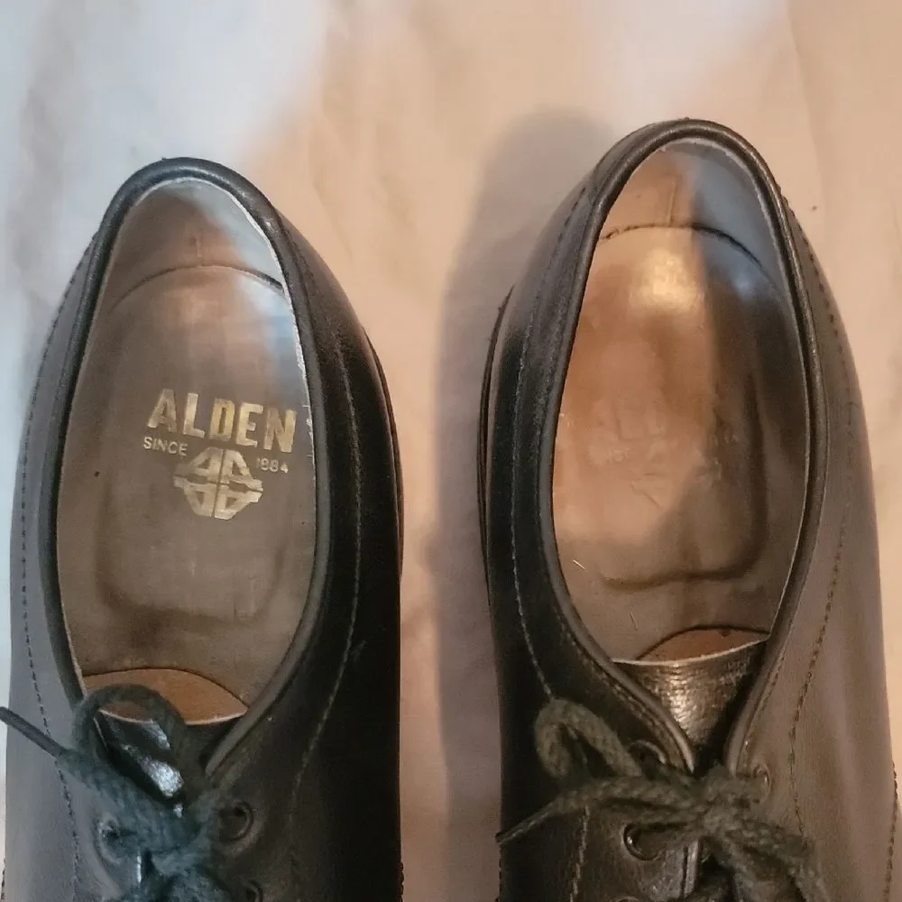 Classic Black Leather Oxfords with Timeless Elegance